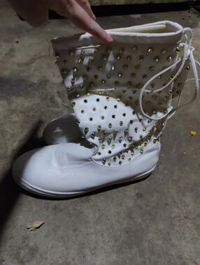 Unique White Shoes With Gold Spikes Going Up The Leg Size 10